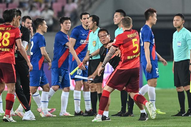 周琦20+12广东险胜首钢 曾凡博18分沃特斯27分